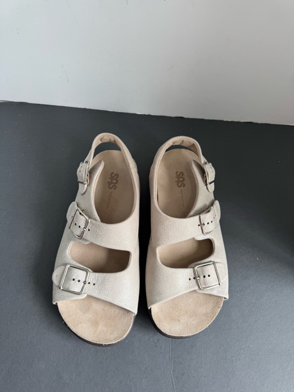 SAS Relaxed Printed Leather Buckle Strap Sandals. Size 8.5W - Picture 15 of 16